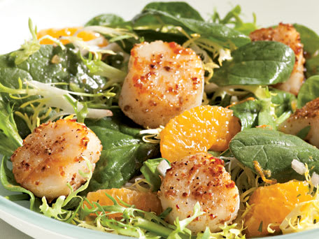 Image of Spinach & FrisÃ©e Salad With Tangerines & Coriander-crusted Scallops, Kitchen Daily