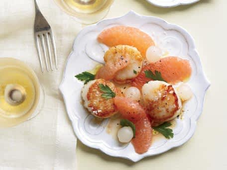 Scallops with Grapefruit-Onion Salad