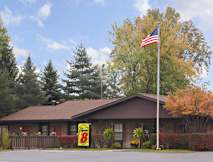 Super 8 Motel - Alliance, Ohio - 
