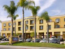 Howard Johnson Express Inn & Suites - Huntington Beach, California - 