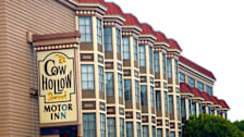 Cow Hollow Motor Inn & Suites