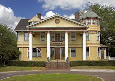 Courtyard at Lake Lucerne - Orlando, Florida - 