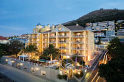 Romney Park Luxury Suites & Wellness Ctr - Green Point, South Africa - 
