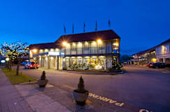Best Western Plus Kings Inn & Conference - Burnaby, Canada - Exterior
