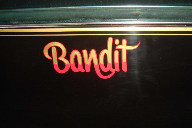 La T/A de "Smokey And The Bandit" est a vendre. Burt-reynolds-trans-am-007-1