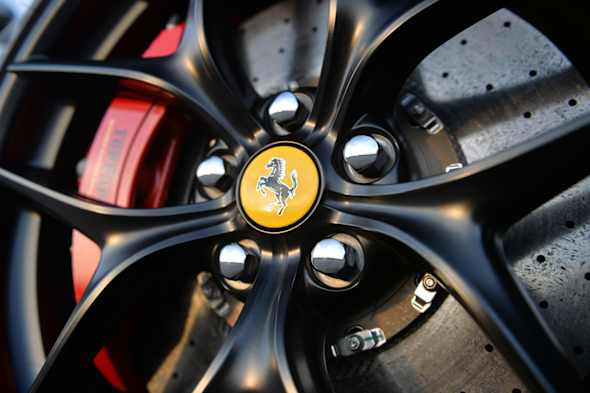 32-2014-ferrari-f12-berlinetta-review-1.jpg