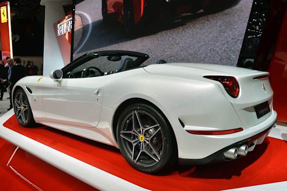 02-ferrari-california-t-geneva-1.jpg