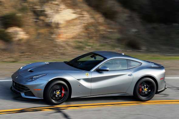 15-2014-ferrari-f12-berlinetta-review-1.jpg