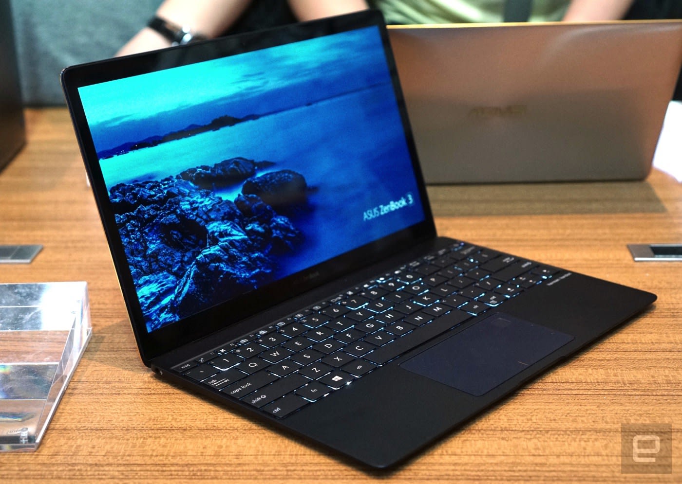 photo of Hands-on video with ASUS ZenBook 3: so, so thin image