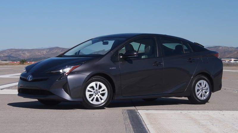 2016 Toyota Prius earns Top Safety Plus honor from IIHS 