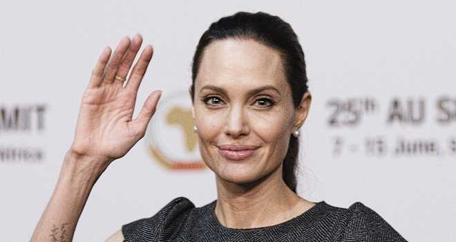 Angelina Jolie to Direct Netflix Film 'First They Killed My Father'