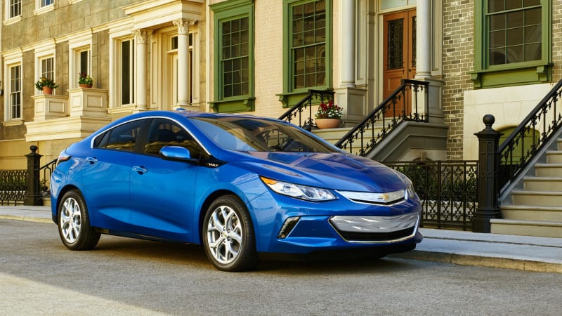 photo of 2016 Chevy Volt rated at 106 MPGe, 53 miles of pure EV range image