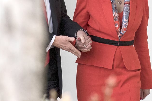 Christopher Furlong via Getty Images  Theresa May et Donald Trump autour de la Maison Blanche le 27 janvier.