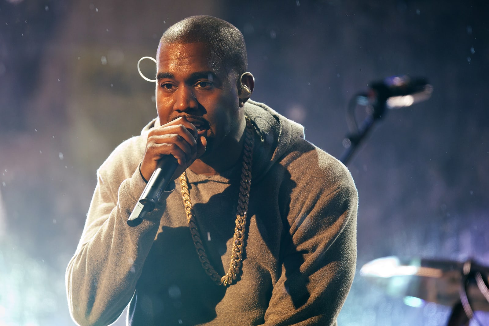 photo of Kanye West wants Apple and Tidal to stop fighting over exclusives image