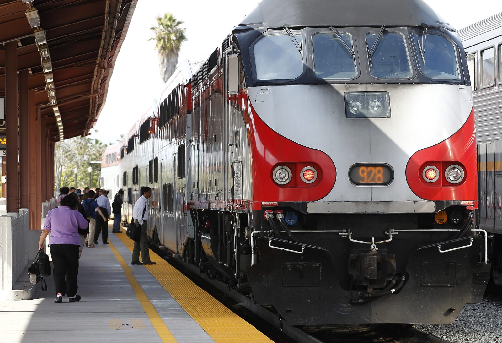 photo of Caltrain will finally go electric thanks to FTA funding image