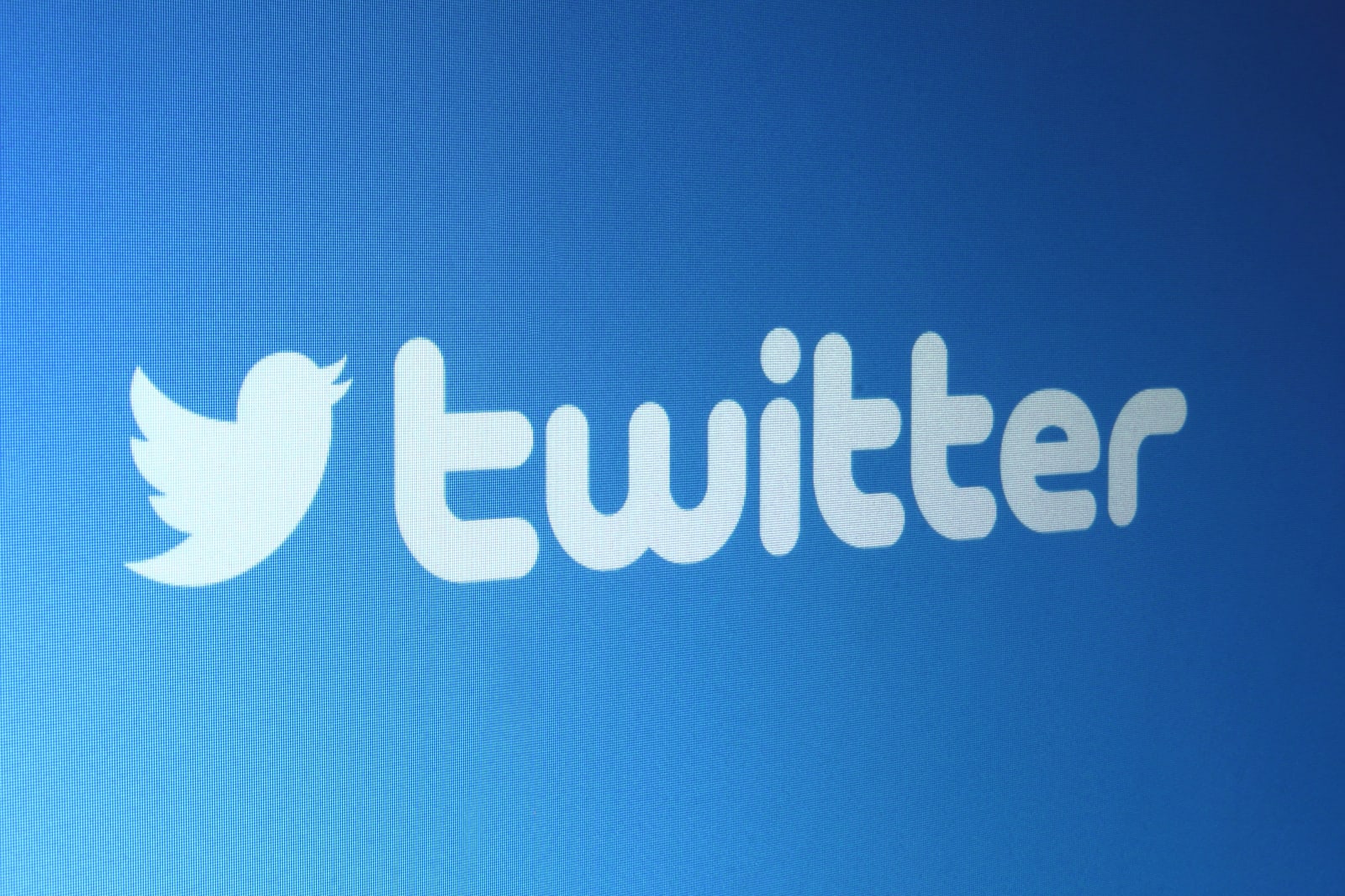 photo of Twitter is gaining more users, losing less money image