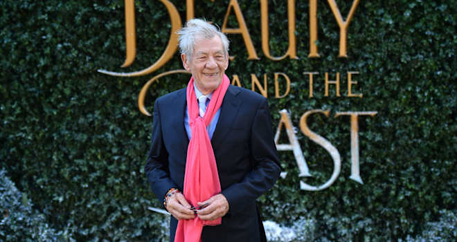 Ian McKellen Shares Great Advice for 'Faye &amp; Warren' and All Awards Presenters