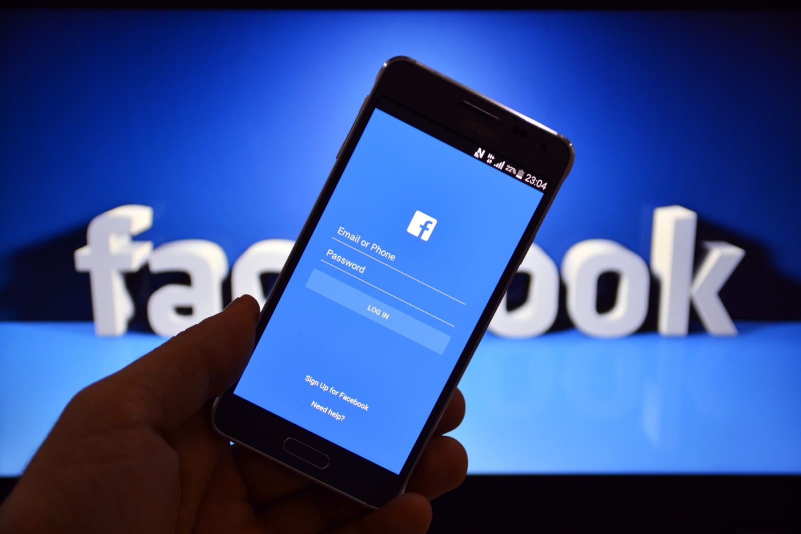 photo of Facebook will show bigger vertical videos in your News Feed image