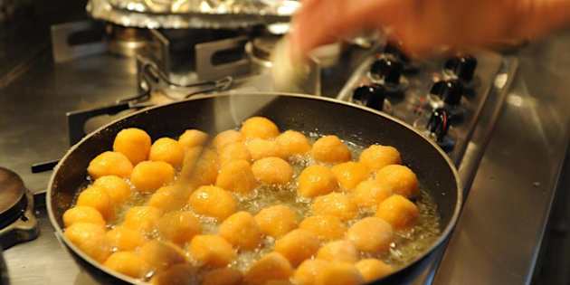Vicini condannati perché "olfattivamente molesti". La puzza di frittura è reato