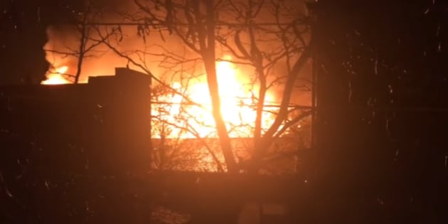 Les images de l'impressionnant incendie de la Halle de la ... - Le Huffington Post