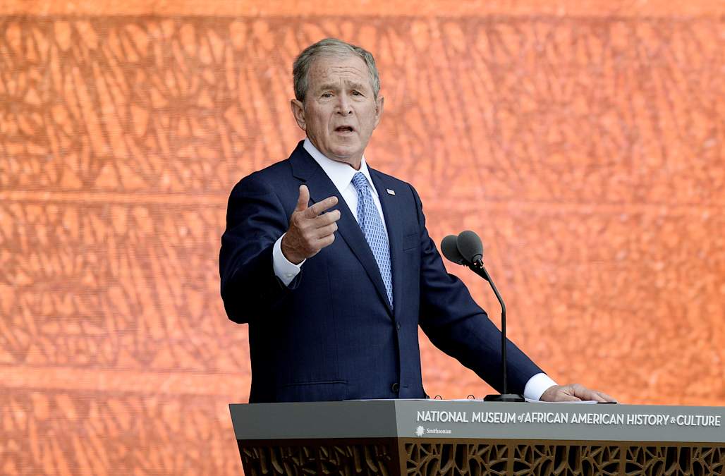 George W. Bush's selfie attempt goes awry - AOL News