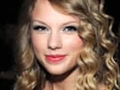 Cyrus 'tries to talk Swift into tattoo'