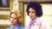  Thirty years after they donned dresses and high heels, Tom Hanks and Peter Scolari are reuniting. The 