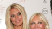  Brooke Knows Best beauty Brooke Hogan and her mom, Linda Hogan, made Miami that much more steamy on Saturday, hitting up the town in matching bikini-top-and-sweatpants e...