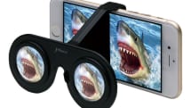 スマホにメガネ的なデザインがインパクトありすぎ、スマホ用VR鑑賞アイテム『コンパクトVRグラス』登場