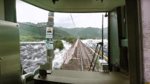 まるでVR版「電車でGO」──津波から乗客救うVRをKDDIが開発、JR西日本が4月導入へ