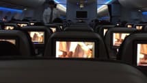 「映画やテレビはお客様のスマホで」アメリカン航空が座席モニターを廃止、代わりに機内ストリーミングを拡充