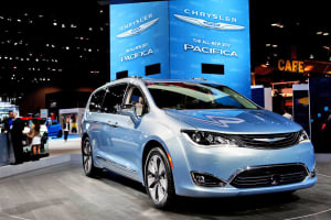 Google's self-driving tech goes into Chrysler minivans this year (update: official)