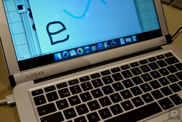 MacBook Airをタッチ対応にする「AirBar」、CES2017で発表。画面下部に貼る赤外線センサー
