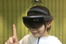 動画：電脳メガネいつ来る？ HoloLens体験レポ。VRとは全く異なるMR、課題は視野角の狭さか