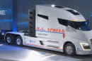 米ニコラ・モーター、水素燃料電池トラックNikola One実車を初公開。1000馬力、大画面タッチパネルや全方向センサー搭載