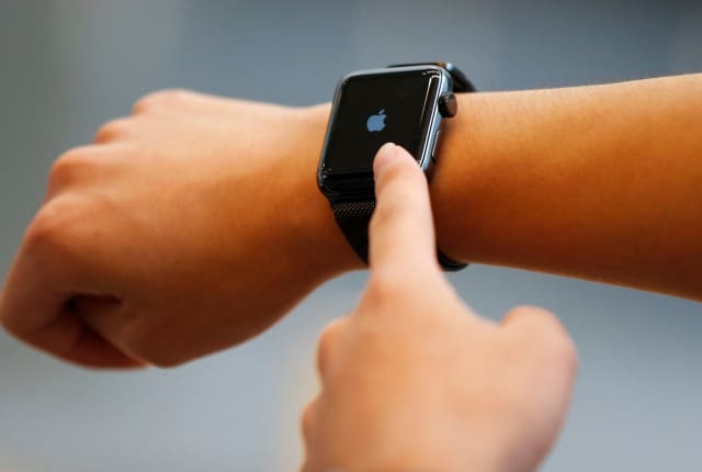 Apple Watch、watchOS 3.2に「シアターモード」搭載。動作は「振動通知オンのおやすみモード」