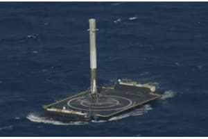 SpaceX proves its reusable rocket can land at sea