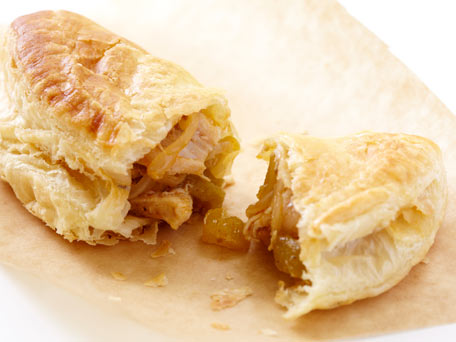 http://o.aolcdn.com/hss/storage/adam/89a656e3be114e402ec668807b8083c2/chicken-empanadas_456X342.jpg