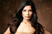 Freida Pinto to star opposite Antonio Banderas