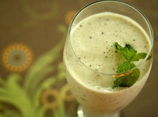 Mint Matcha Chocolate Chip Shake