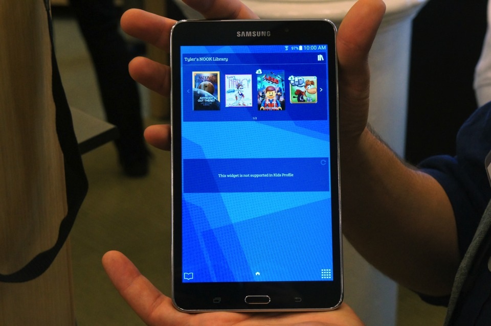 Hands-on with the Galaxy Tab 4 Nook
