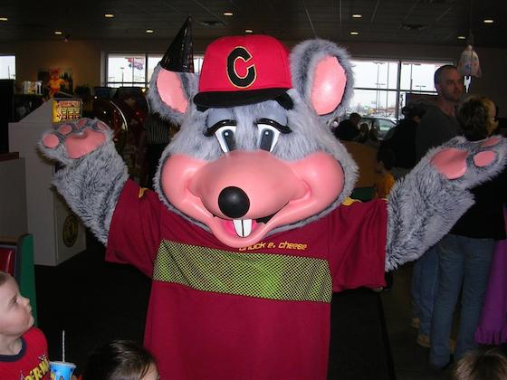 How can i get an interview at chuck e. cheeses?