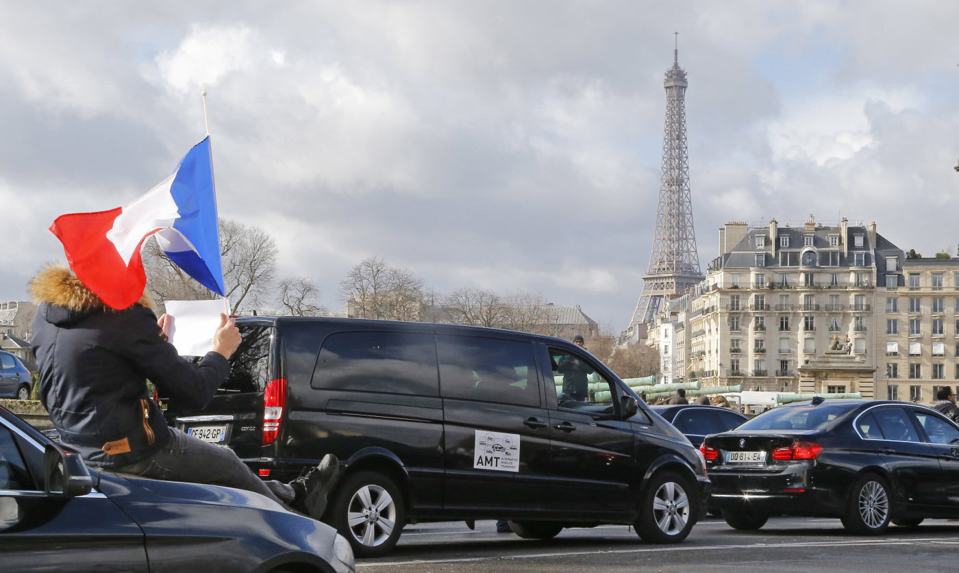 photo of Uber shuts down its app in Paris to support driver protest image