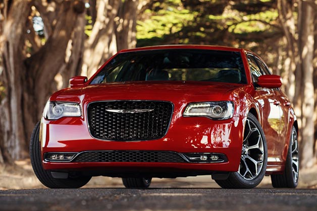 2015 Chrysler 300S - front three-quarter view with trees