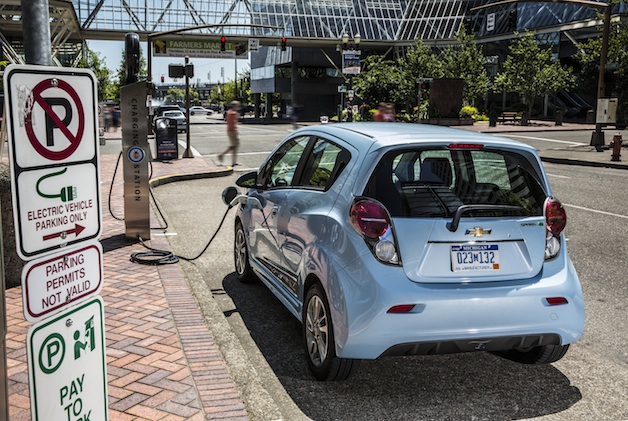 photo of Official: 8 automakers, 15 utilities collaborate on open smart-charging for EVs image