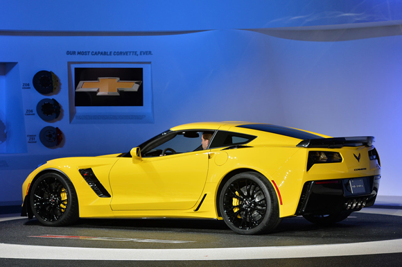 03-2015-chevrolet-corvette-z06-detroit-1-1.jpg