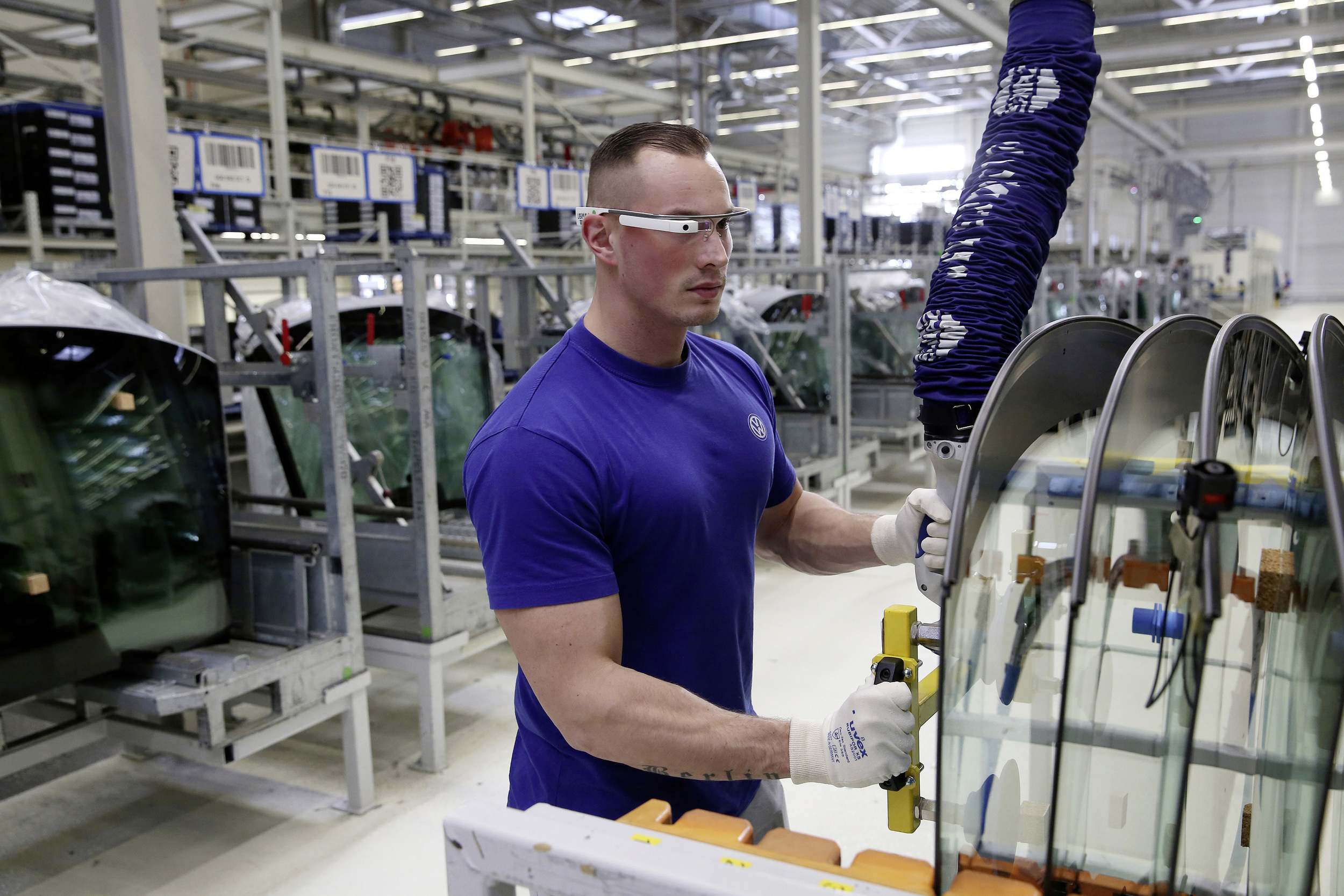 photo of Volkswagen is issuing AR glasses as standard factory equipment image