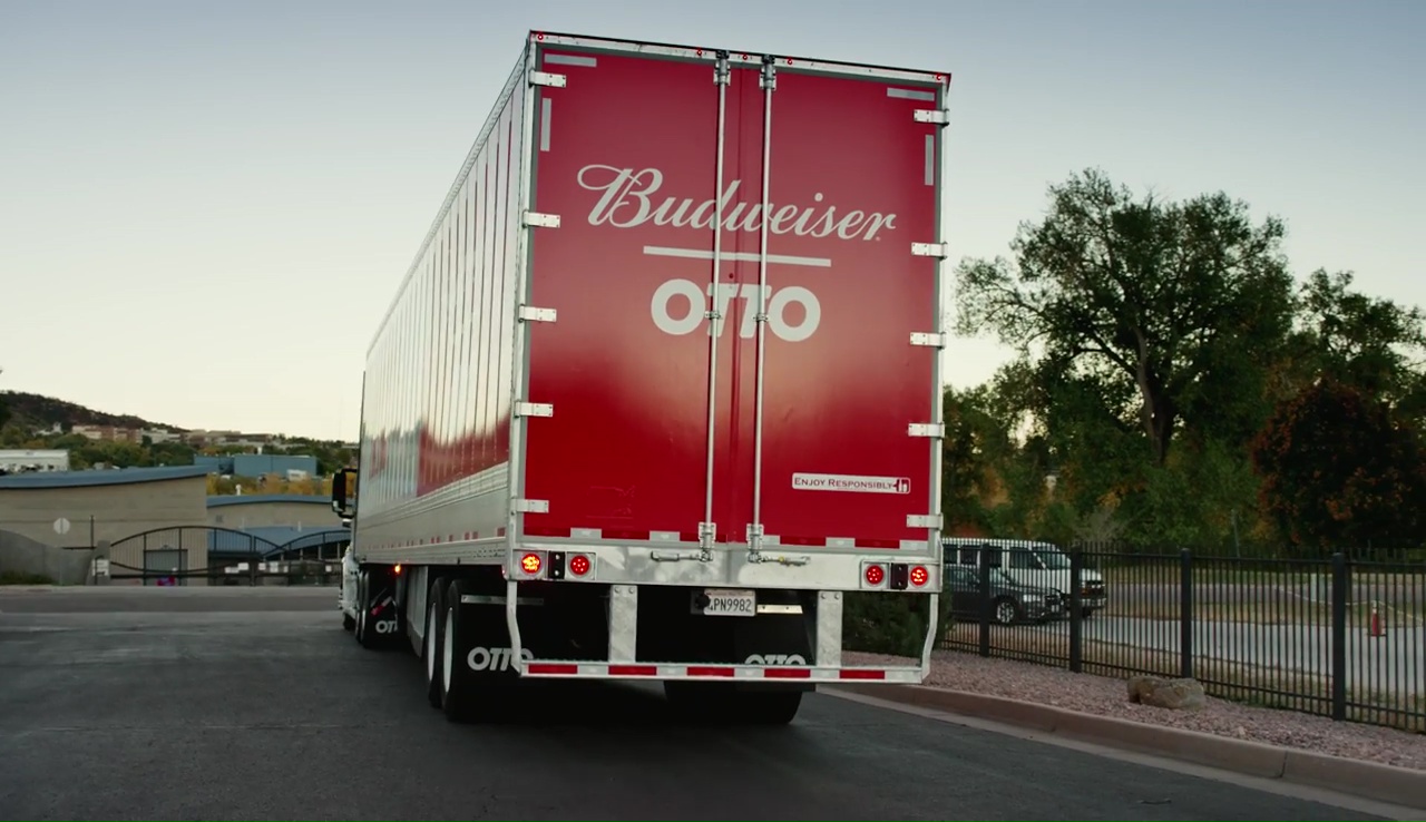El camión sin conductor de Uber lleva cerveza a 200 km de distancia