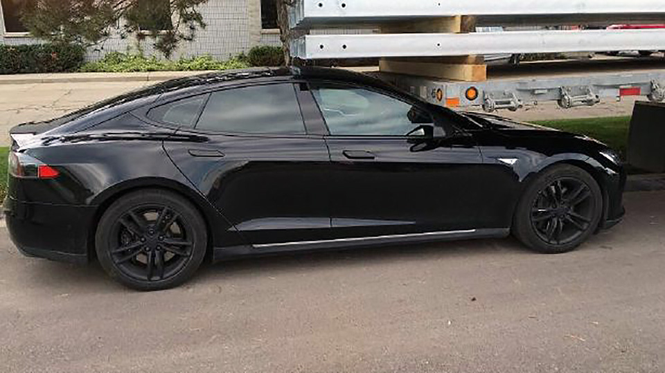 Tesla update helps users avoid self-parking mistakes
