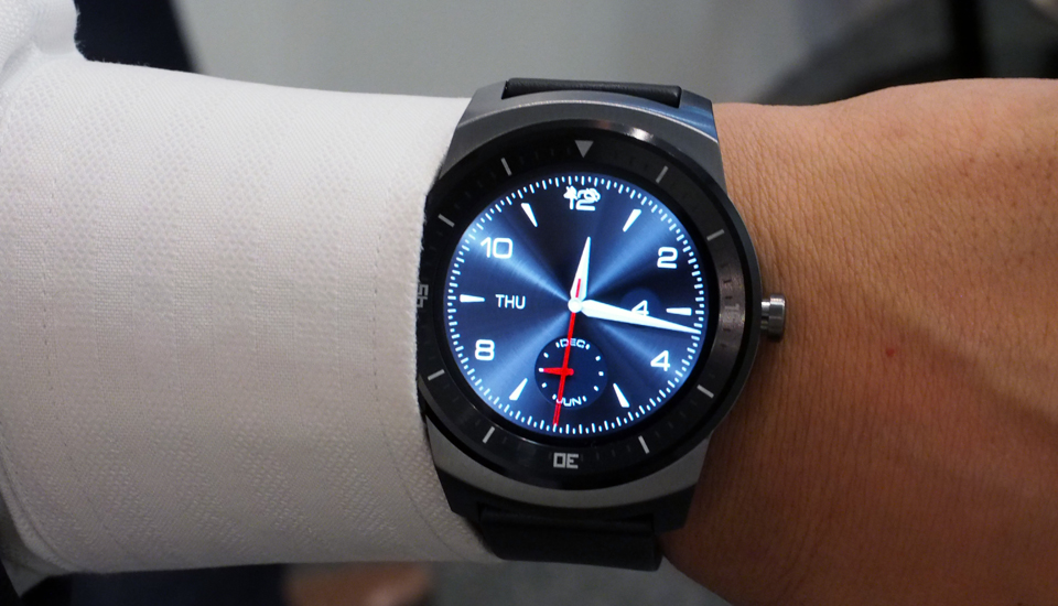 A closer look at LG's circular G Watch R (hands-on)